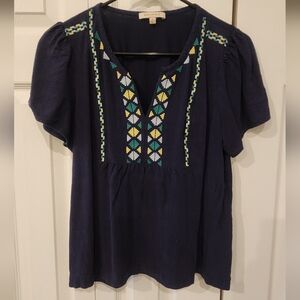 Gather sleeve v neck shirt with geometric embroidery